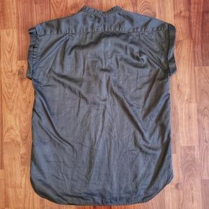 GAP Tops - 3/$25 Gap gray cotton henley GAP Tops - 3/$25 Gap gray cotton henley